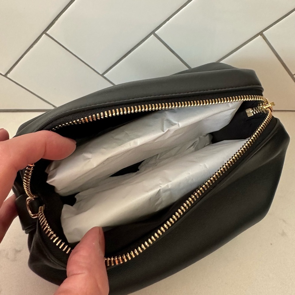 Dior Black Leather Crossbody Pouch with Gold Logo - Picture 5 of 7